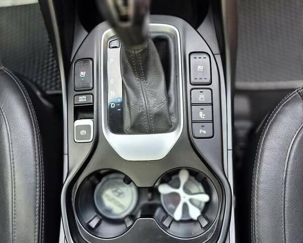 Серый Хендай Санта Фе, объемом двигателя 2.2 л и пробегом 175 тыс. км за 21400 $, фото 12 на Automoto.ua