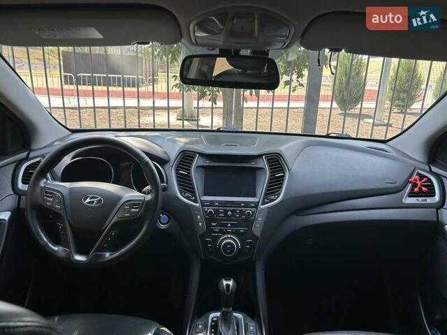 Серый Хендай Санта Фе, объемом двигателя 2.2 л и пробегом 223 тыс. км за 20250 $, фото 5 на Automoto.ua