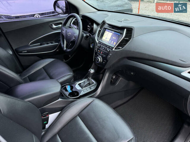 Серый Хендай Санта Фе, объемом двигателя 2 л и пробегом 137 тыс. км за 20500 $, фото 14 на Automoto.ua