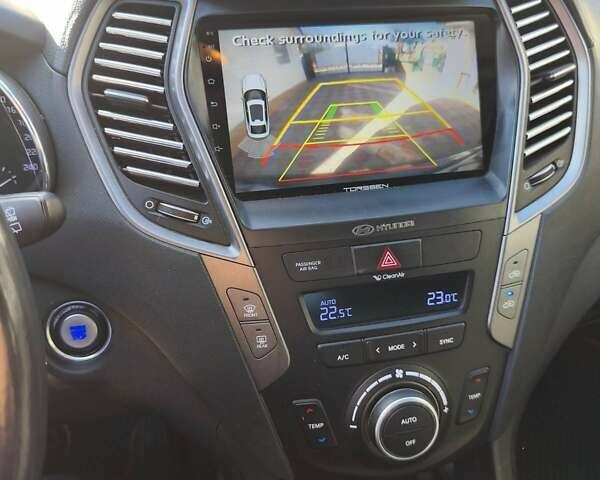 Серый Хендай Санта Фе, объемом двигателя 2.2 л и пробегом 200 тыс. км за 21000 $, фото 6 на Automoto.ua