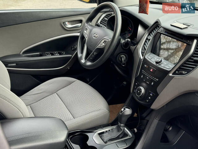 Серый Хендай Санта Фе, объемом двигателя 2.36 л и пробегом 110 тыс. км за 15500 $, фото 1 на Automoto.ua