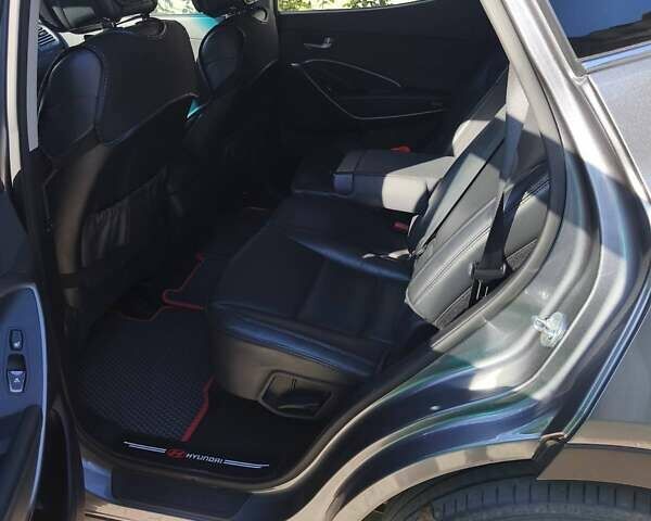 Серый Хендай Санта Фе, объемом двигателя 2.2 л и пробегом 200 тыс. км за 21000 $, фото 8 на Automoto.ua