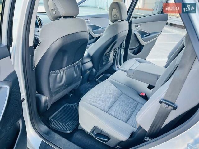 Сірий Хендай Санта Фе, об'ємом двигуна 3.3 л та пробігом 176 тис. км за 15200 $, фото 16 на Automoto.ua