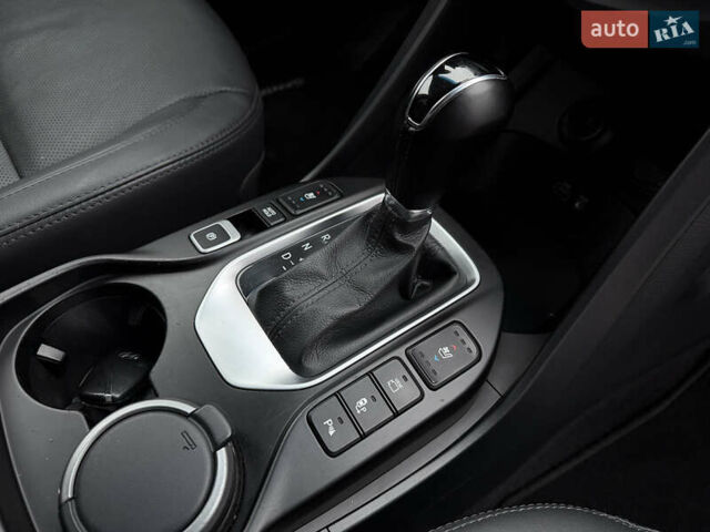 Серый Хендай Санта Фе, объемом двигателя 2.2 л и пробегом 131 тыс. км за 24000 $, фото 48 на Automoto.ua