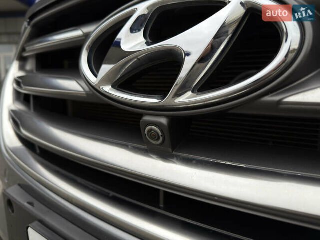 Серый Хендай Санта Фе, объемом двигателя 2.2 л и пробегом 131 тыс. км за 24000 $, фото 24 на Automoto.ua