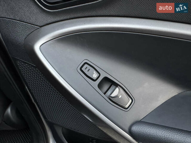 Серый Хендай Санта Фе, объемом двигателя 2 л и пробегом 137 тыс. км за 20500 $, фото 18 на Automoto.ua