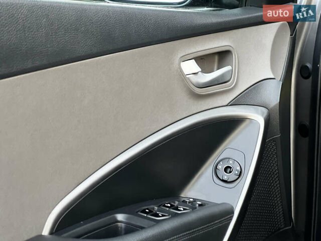 Серый Хендай Санта Фе, объемом двигателя 2.36 л и пробегом 147 тыс. км за 14700 $, фото 73 на Automoto.ua