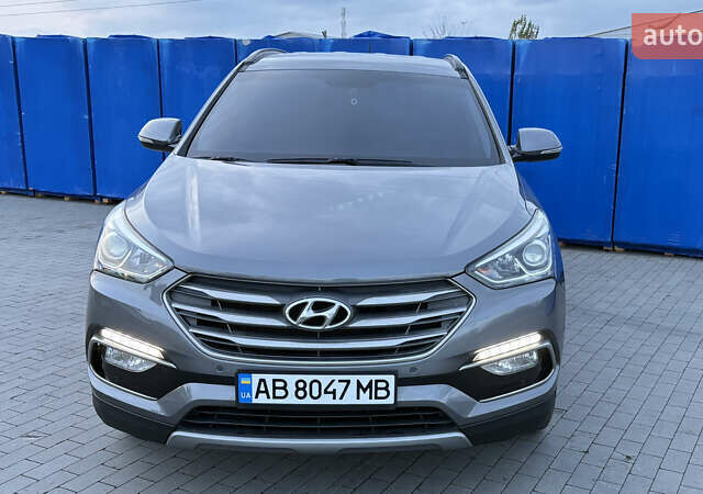 Серый Хендай Санта Фе, объемом двигателя 2 л и пробегом 214 тыс. км за 18700 $, фото 3 на Automoto.ua