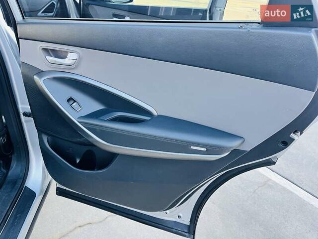 Сірий Хендай Санта Фе, об'ємом двигуна 3.3 л та пробігом 176 тис. км за 15200 $, фото 19 на Automoto.ua