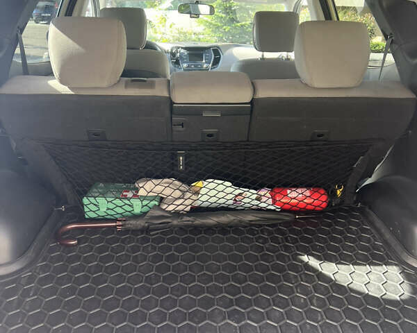 Серый Хендай Санта Фе, объемом двигателя 2.36 л и пробегом 145 тыс. км за 13500 $, фото 12 на Automoto.ua