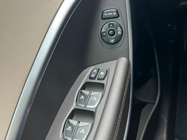 Серый Хендай Санта Фе, объемом двигателя 2 л и пробегом 168 тыс. км за 9800 $, фото 15 на Automoto.ua