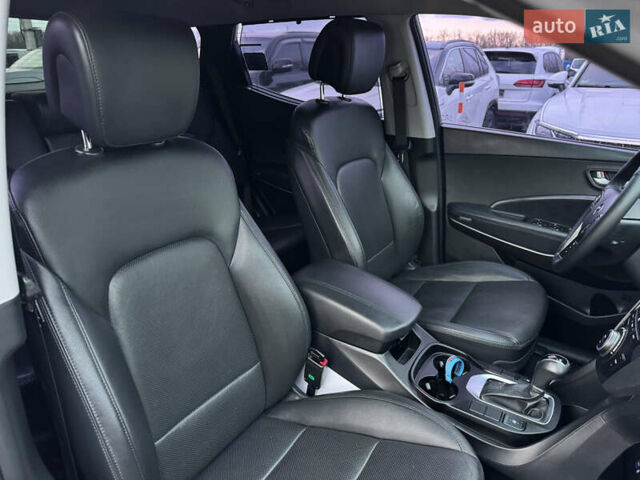 Серый Хендай Санта Фе, объемом двигателя 2 л и пробегом 137 тыс. км за 20500 $, фото 15 на Automoto.ua