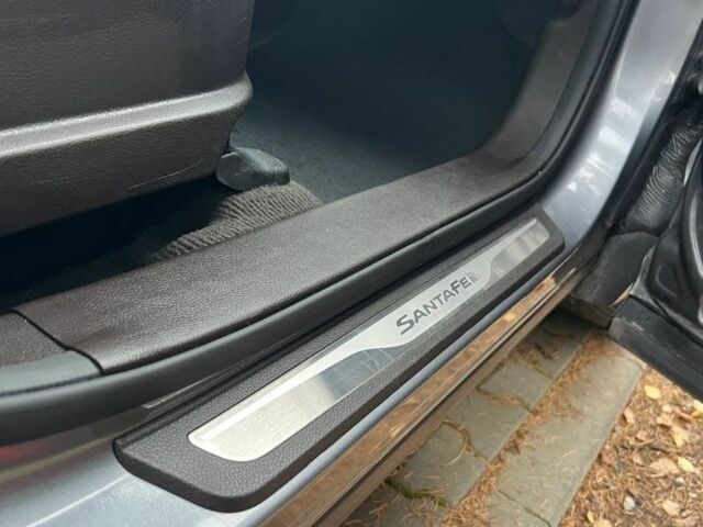 Серый Хендай Санта Фе, объемом двигателя 2 л и пробегом 168 тыс. км за 9300 $, фото 19 на Automoto.ua