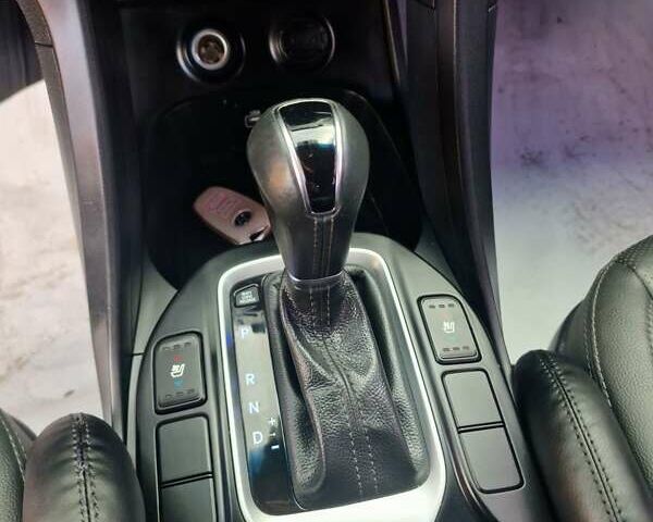 Серый Хендай Санта Фе, объемом двигателя 2 л и пробегом 182 тыс. км за 19900 $, фото 3 на Automoto.ua