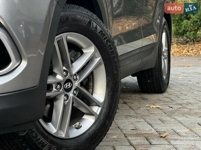 Серый Хендай Санта Фе, объемом двигателя 2.36 л и пробегом 147 тыс. км за 14700 $, фото 12 на Automoto.ua