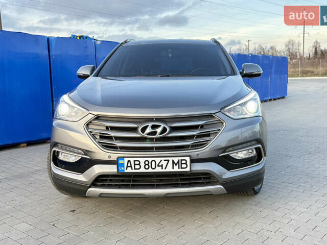 Серый Хендай Санта Фе, объемом двигателя 2 л и пробегом 214 тыс. км за 18700 $, фото 1 на Automoto.ua