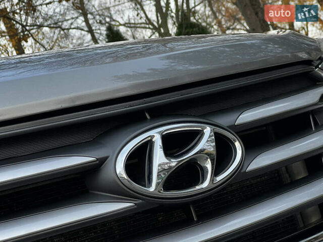 Серый Хендай Санта Фе, объемом двигателя 2.36 л и пробегом 147 тыс. км за 14700 $, фото 23 на Automoto.ua