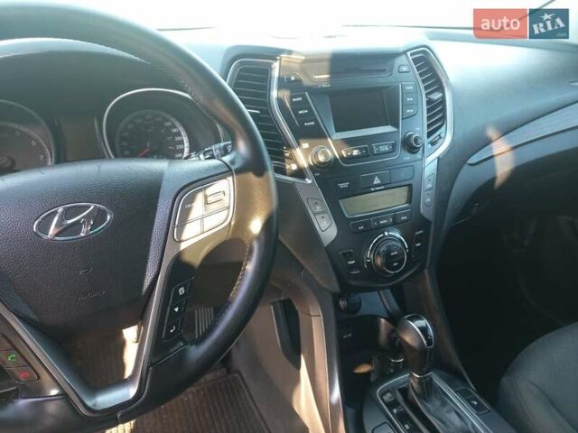 Серый Хендай Санта Фе, объемом двигателя 2.36 л и пробегом 216 тыс. км за 11650 $, фото 9 на Automoto.ua