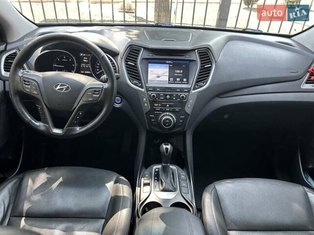 Серый Хендай Санта Фе, объемом двигателя 2.2 л и пробегом 223 тыс. км за 20250 $, фото 3 на Automoto.ua