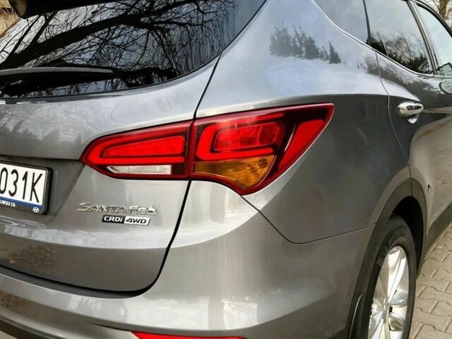 Серый Хендай Санта Фе, объемом двигателя 2 л и пробегом 168 тыс. км за 9800 $, фото 6 на Automoto.ua