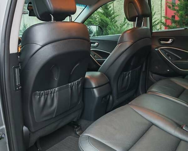 Сірий Хендай Санта Фе, об'ємом двигуна 2.2 л та пробігом 195 тис. км за 19500 $, фото 56 на Automoto.ua