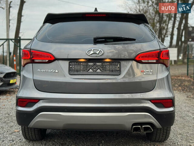 Серый Хендай Санта Фе, объемом двигателя 2 л и пробегом 137 тыс. км за 20500 $, фото 5 на Automoto.ua