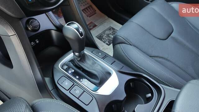 Серый Хендай Санта Фе, объемом двигателя 2.36 л и пробегом 100 тыс. км за 19500 $, фото 24 на Automoto.ua