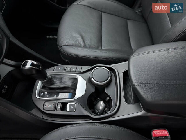 Серый Хендай Санта Фе, объемом двигателя 2.2 л и пробегом 131 тыс. км за 24000 $, фото 42 на Automoto.ua