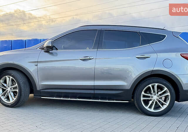 Серый Хендай Санта Фе, объемом двигателя 2 л и пробегом 214 тыс. км за 18700 $, фото 4 на Automoto.ua