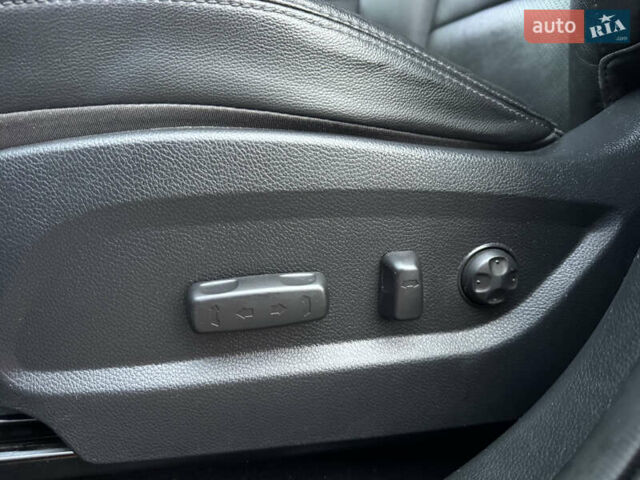 Серый Хендай Санта Фе, объемом двигателя 2 л и пробегом 137 тыс. км за 20500 $, фото 13 на Automoto.ua