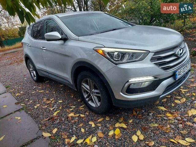 Серый Хендай Санта Фе, объемом двигателя 2.36 л и пробегом 110 тыс. км за 18000 $, фото 6 на Automoto.ua