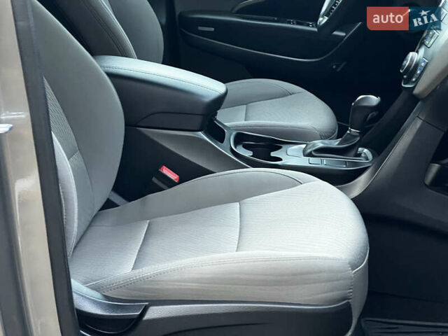 Серый Хендай Санта Фе, объемом двигателя 2.36 л и пробегом 147 тыс. км за 14700 $, фото 91 на Automoto.ua