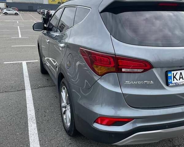 Серый Хендай Санта Фе, объемом двигателя 2 л и пробегом 160 тыс. км за 19700 $, фото 4 на Automoto.ua