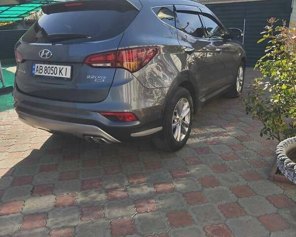 Серый Хендай Санта Фе, объемом двигателя 2.2 л и пробегом 200 тыс. км за 21000 $, фото 3 на Automoto.ua