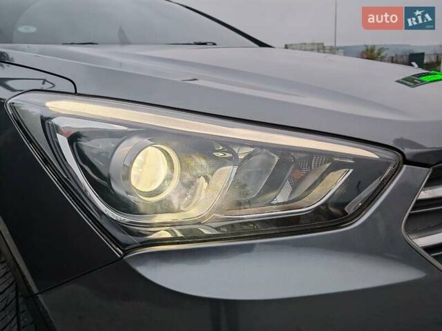 Сірий Хендай Санта Фе, об'ємом двигуна 2.2 л та пробігом 195 тис. км за 19500 $, фото 21 на Automoto.ua