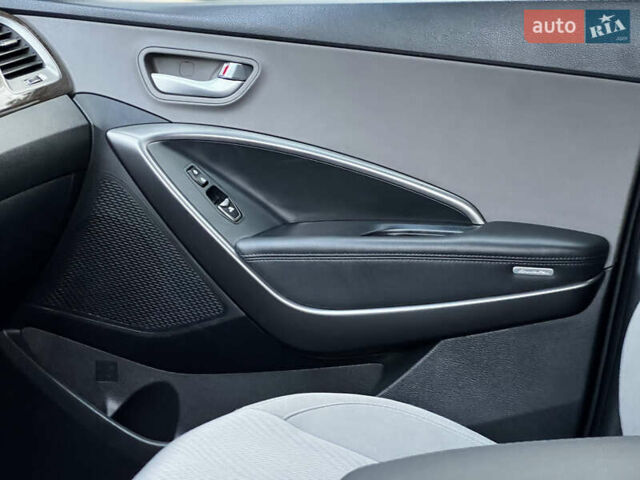 Серый Хендай Санта Фе, объемом двигателя 2.36 л и пробегом 147 тыс. км за 14700 $, фото 83 на Automoto.ua