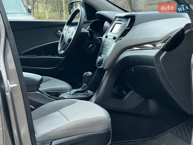 Серый Хендай Санта Фе, объемом двигателя 2.36 л и пробегом 147 тыс. км за 14700 $, фото 90 на Automoto.ua