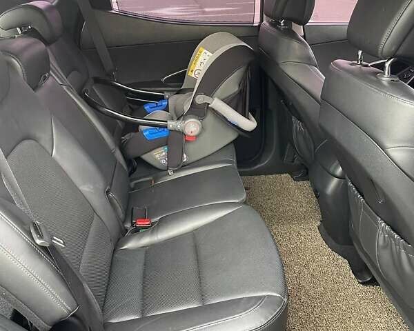 Серый Хендай Санта Фе, объемом двигателя 2 л и пробегом 160 тыс. км за 19700 $, фото 7 на Automoto.ua