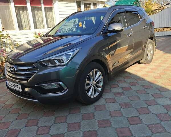 Серый Хендай Санта Фе, объемом двигателя 2.2 л и пробегом 200 тыс. км за 21000 $, фото 1 на Automoto.ua
