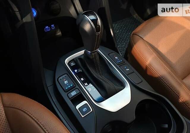 Серый Хендай Санта Фе, объемом двигателя 2 л и пробегом 162 тыс. км за 22700 $, фото 31 на Automoto.ua