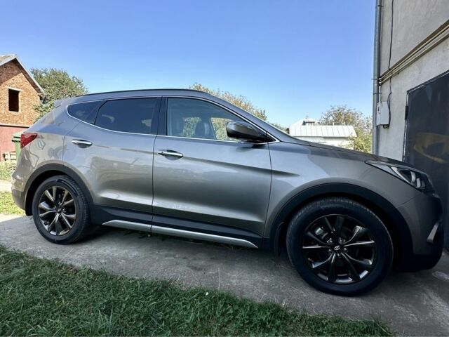 Серый Хендай Санта Фе, объемом двигателя 2 л и пробегом 104 тыс. км за 19400 $, фото 5 на Automoto.ua