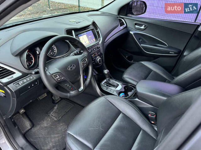 Серый Хендай Санта Фе, объемом двигателя 2 л и пробегом 137 тыс. км за 20500 $, фото 10 на Automoto.ua
