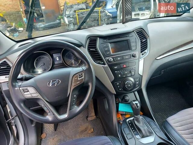 Серый Хендай Санта Фе, объемом двигателя 2.36 л и пробегом 110 тыс. км за 18000 $, фото 12 на Automoto.ua