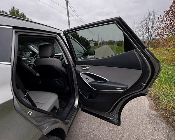 Серый Хендай Санта Фе, объемом двигателя 2.36 л и пробегом 133 тыс. км за 13800 $, фото 13 на Automoto.ua