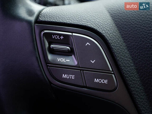 Сірий Хендай Санта Фе, об'ємом двигуна 2.2 л та пробігом 135 тис. км за 18300 $, фото 28 на Automoto.ua