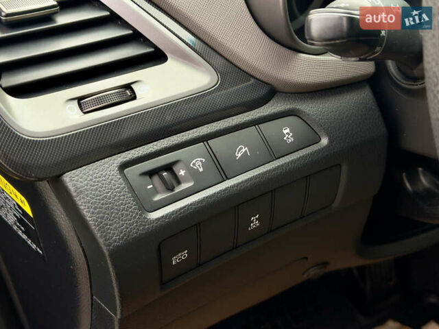 Серый Хендай Санта Фе, объемом двигателя 2.36 л и пробегом 110 тыс. км за 15500 $, фото 22 на Automoto.ua