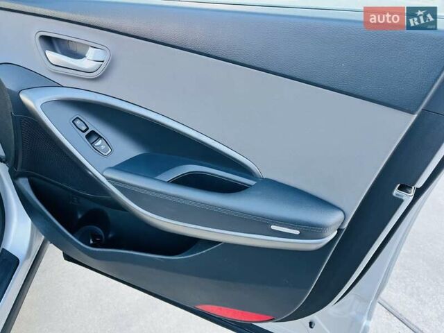 Сірий Хендай Санта Фе, об'ємом двигуна 3.3 л та пробігом 176 тис. км за 15200 $, фото 21 на Automoto.ua