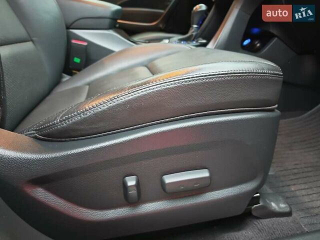 Сірий Хендай Санта Фе, об'ємом двигуна 2.2 л та пробігом 195 тис. км за 19500 $, фото 29 на Automoto.ua