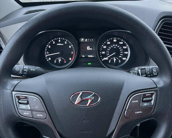 Серый Хендай Санта Фе, объемом двигателя 2.36 л и пробегом 116 тыс. км за 14600 $, фото 9 на Automoto.ua