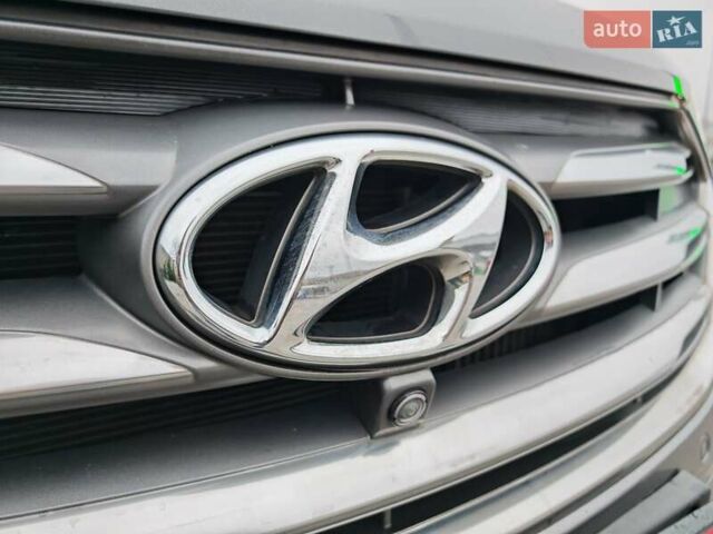 Сірий Хендай Санта Фе, об'ємом двигуна 2.2 л та пробігом 195 тис. км за 19500 $, фото 22 на Automoto.ua
